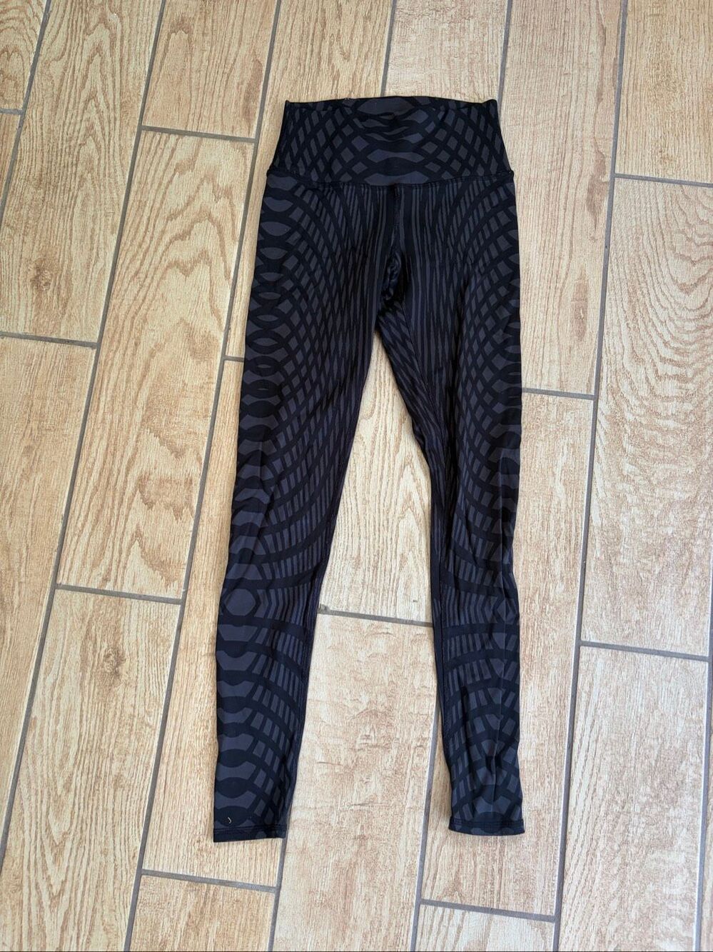 Alo Yoga Black Gray Geometric Arch Print Leggings Size Small 27” Inseam
